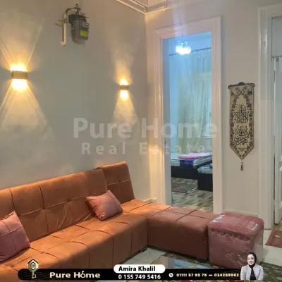 شقه للايجار المفروش - كامب شيزار - خطوات من كليه الهندسة في كامب سيزار, الإسكندرية - 15,000 جنيه