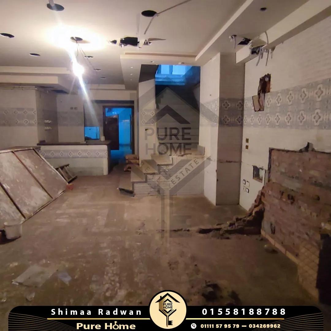 محل للايجار 200 م - كامب شيزار - علي الترام مباشرة