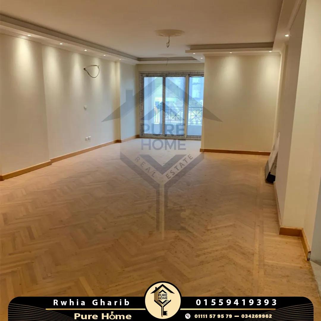 شقة للايجار 180 م - الازاريطة - علي الترام مباشرة