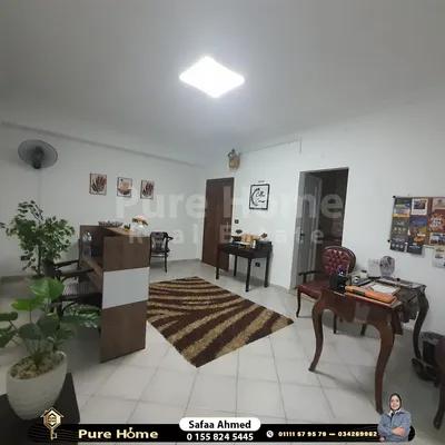 مقر اداري للايجار - سموحة - متفرع من فوزي معاذ في سموحة, الإسكندرية - 15,000 جنيه