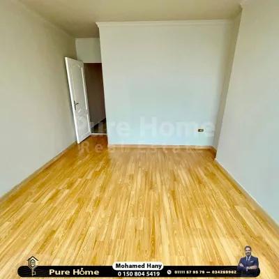 شقة للايجار – سموحة – شارع فوزي معاذ مباشر