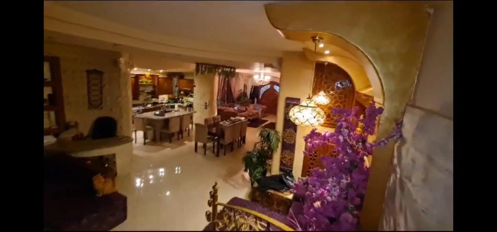 فيلا فخمه للبيع في التجمع الخامس موقع متميز