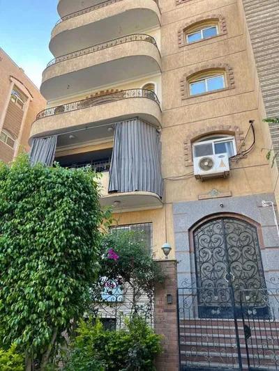 عمارة 5 ادوار للبيع او للإستثمار 6 اكتوبر بالحي الخامس في الحي الخامس, 6 أكتوبر, الجيزة - 18,000,000 جنيه