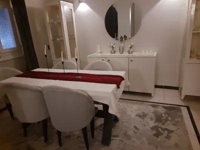 تربيزه سفره و ٦ كراسي فقط للبيع عموله في مدينة الإسماعيلية, الإسماعيلية - 27,000 EGP