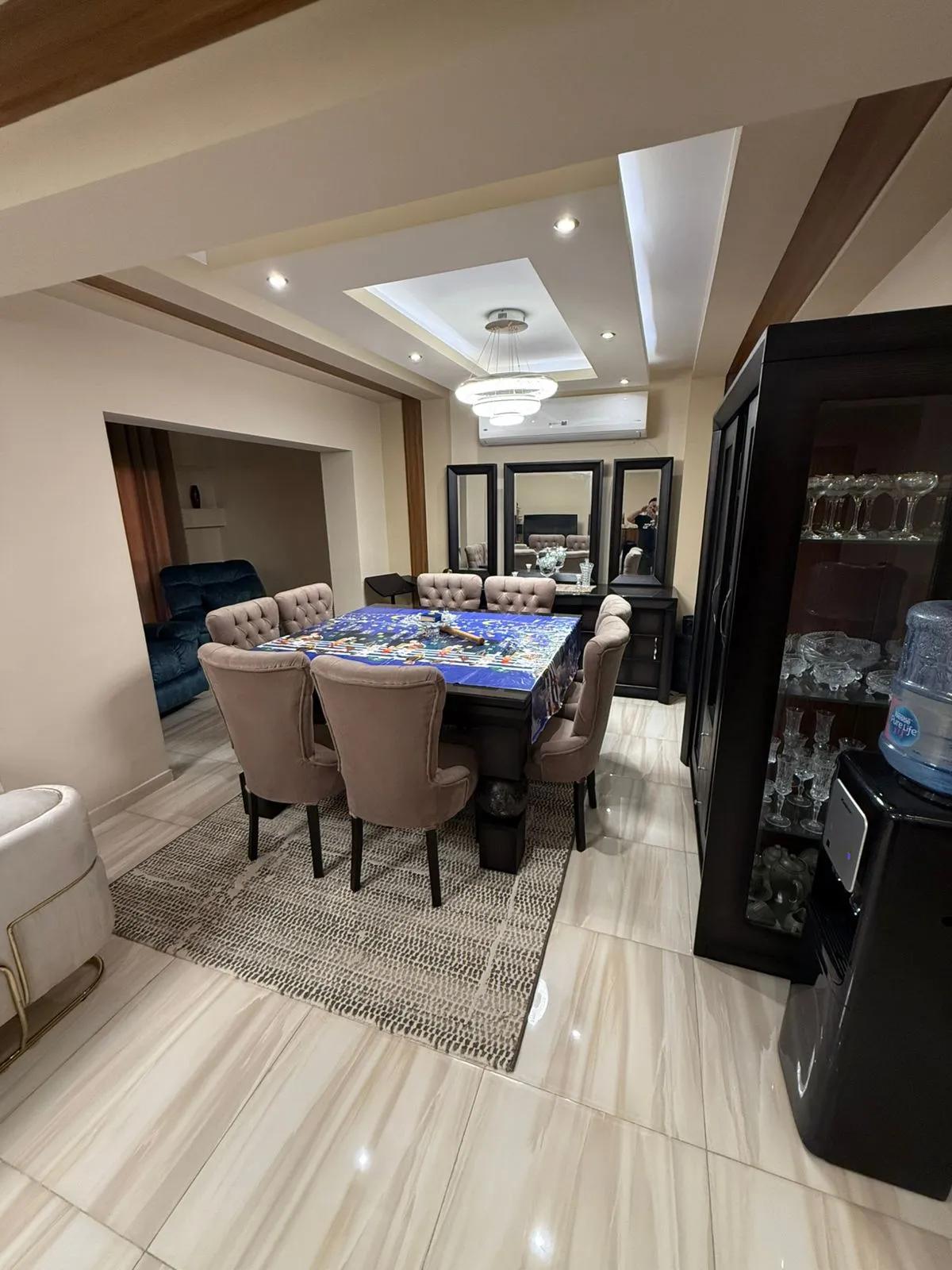 فرصه شقه للبيع بمدينه نصر المنطقه السادسه بموقع مميز جدا