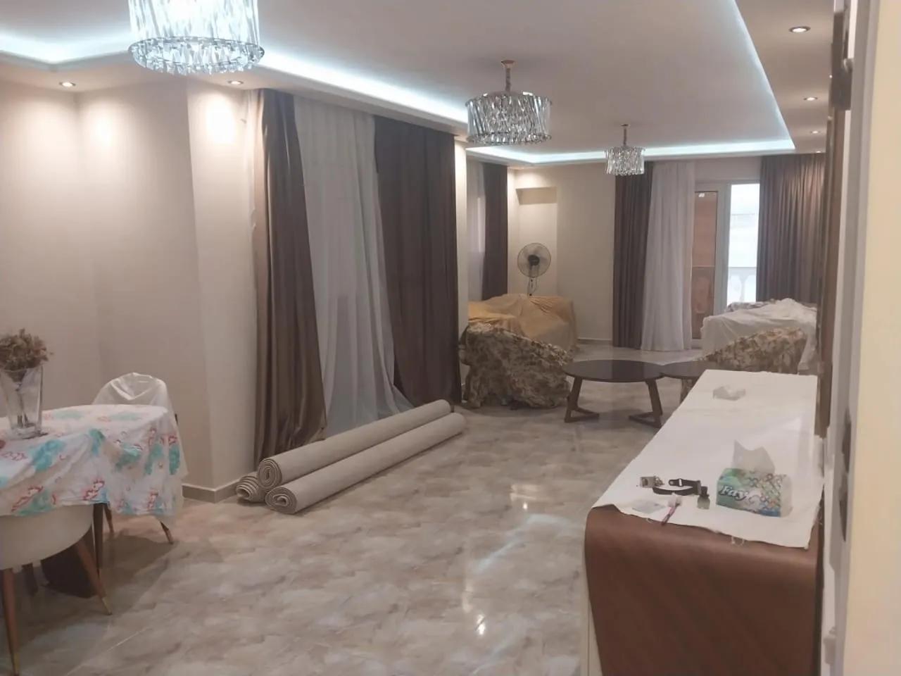 شقة للبيع في سموحة بجوار نادي الاتحاد الجديد