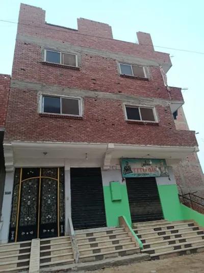 بيت للبيع دورين والثالث ع السقف و دور ارضي و محلاين في المرج, القاهرة - 4,500,000 جنيه