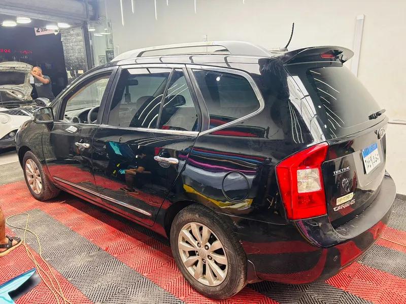 كيا كارينز 2011