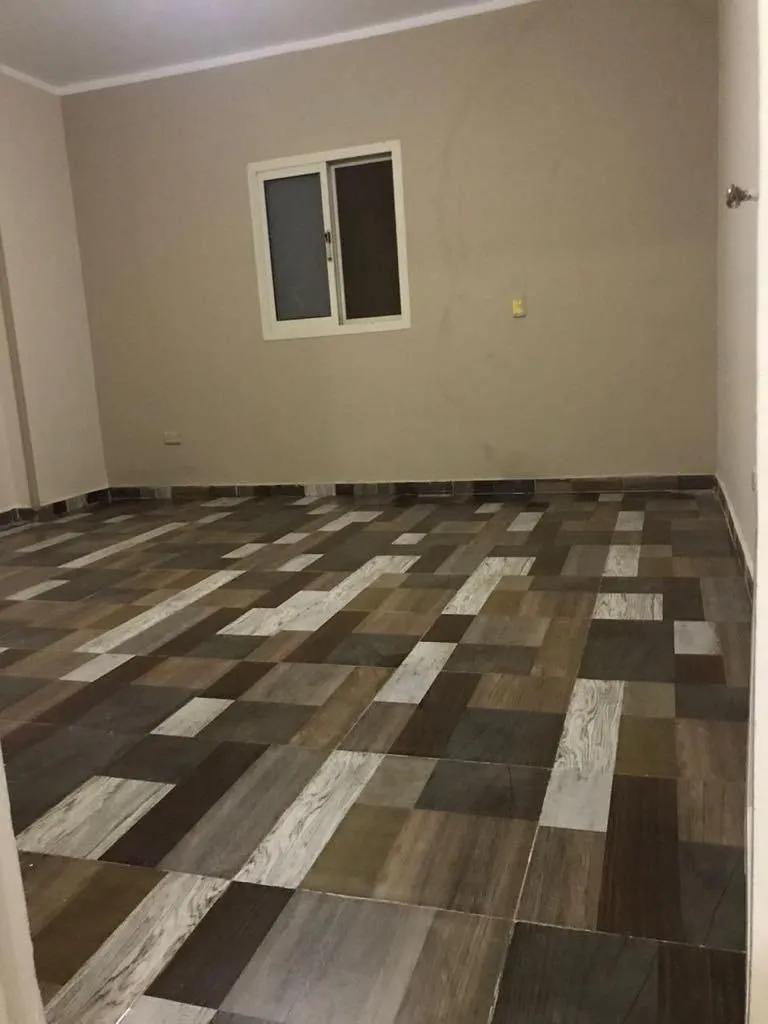 شقه لقطه للبيع تالت نمرة من شارع السيسى الهرم الدور التامن اسانسير 95