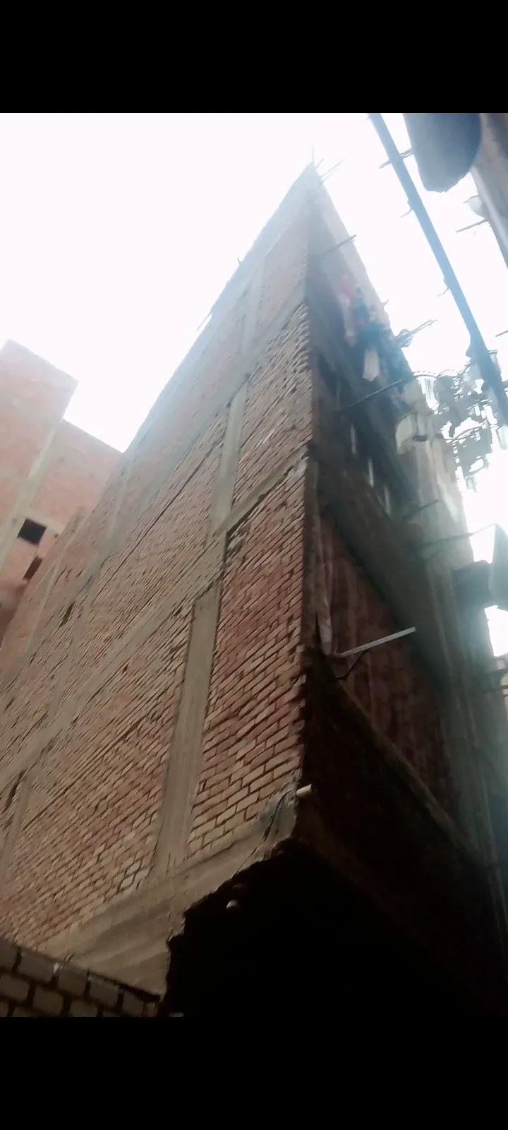 بيت للبيع كامل بى عدادات مياه وكهرباء وغاز قديمه