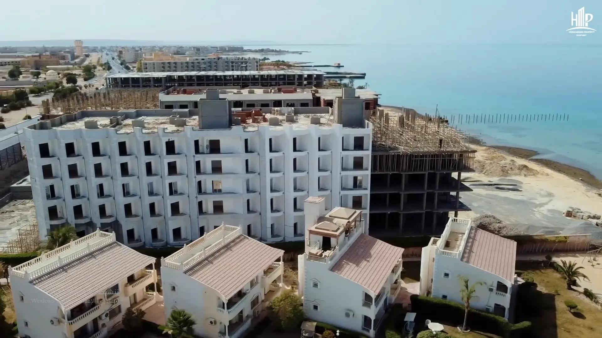 شقة 115م بغرفتين وصالة تطل على البحر والمسبح في أورو بيتش