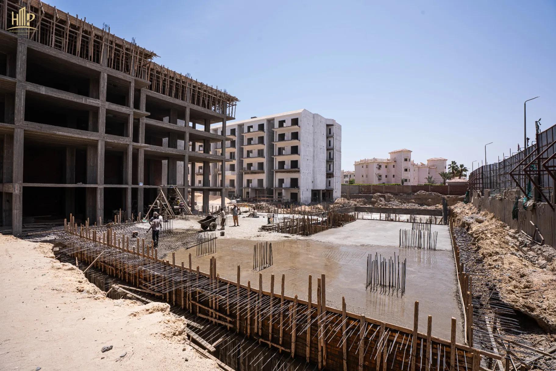 شقة 69م² أوضة وصالة بإطلالة على البحر وحمام السباحة