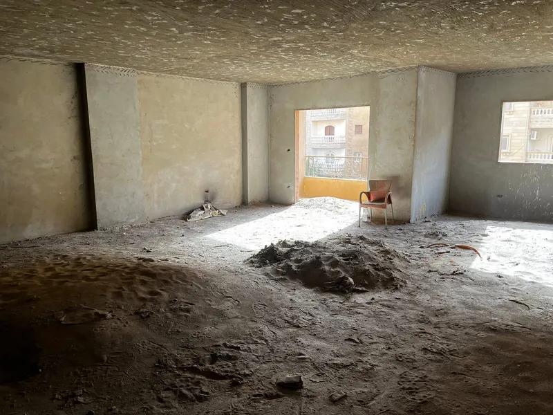 شقة بحدائق الاهرام واجهه امامية مطلة علي شارع العشرين