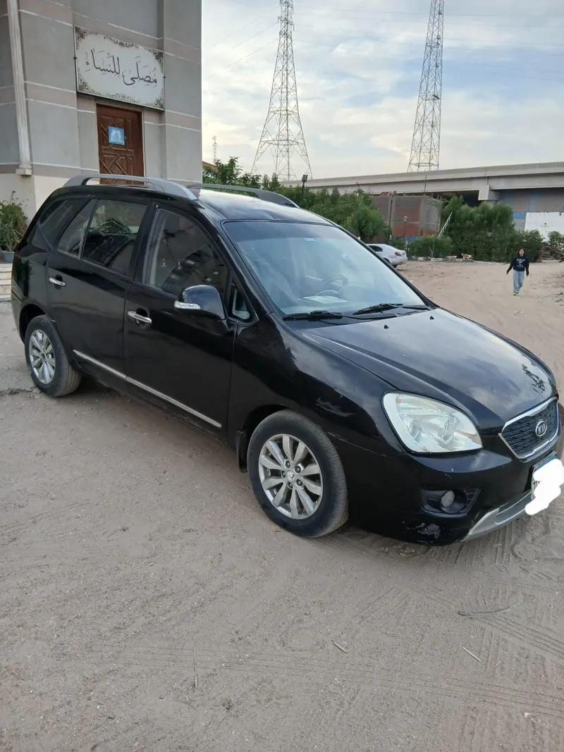 كيا كارينز 2011