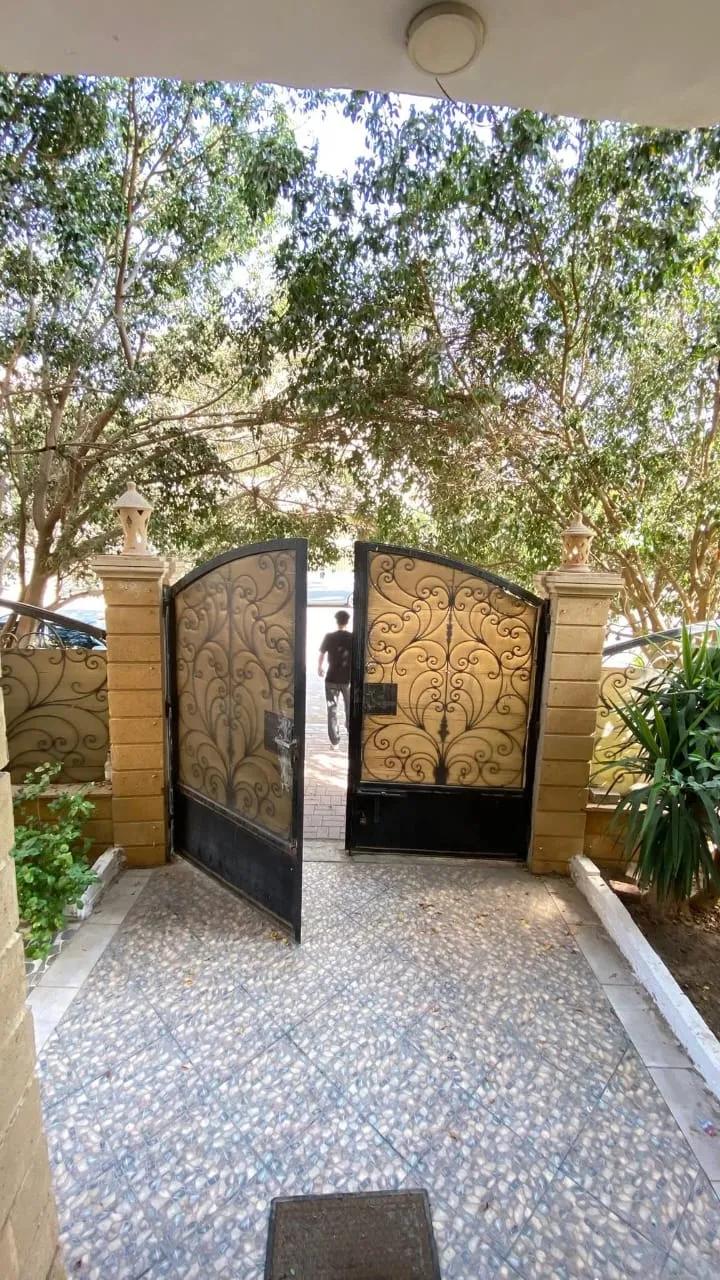 شقه للبيع ف فيلا ف الحى الاول التجمع الخامس