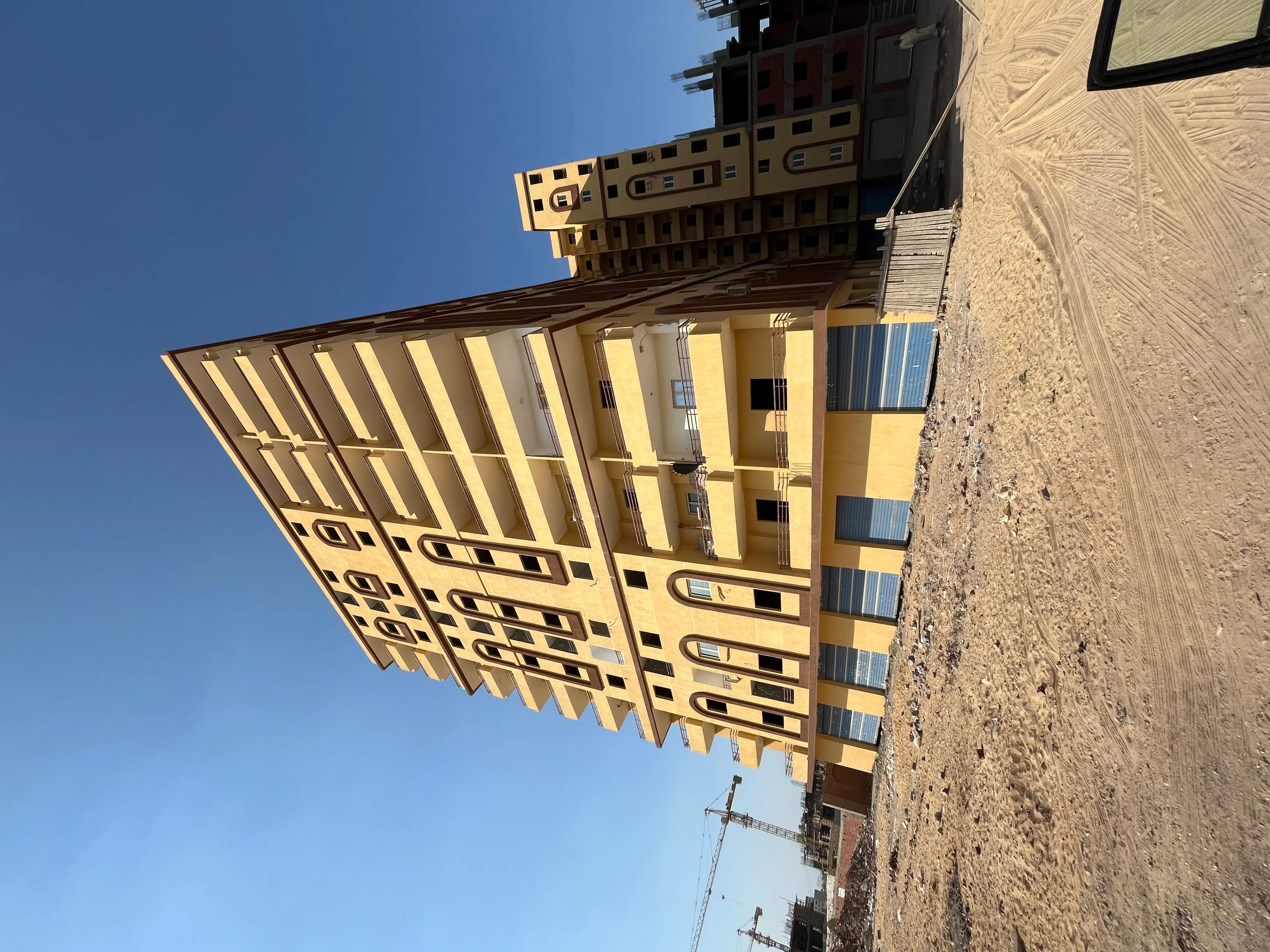 للبيع شقة مميزة فى جولدن بلازا بمدينة امنحتب جسر السويس الجد