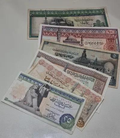 طقم عملات السبعينات في وسط القاهرة, القاهرة - 250 EGP