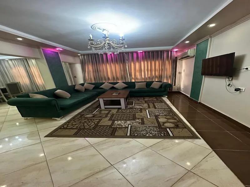 شقة مفروشة بالكامل للايجار في شيراتون المطار | مكيفة في موقع مميز