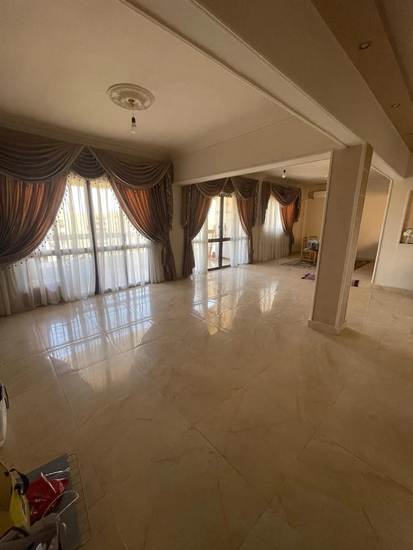 شقة ٢٠٠م بالقرب من سيتي ستارز- سوبر لوكس