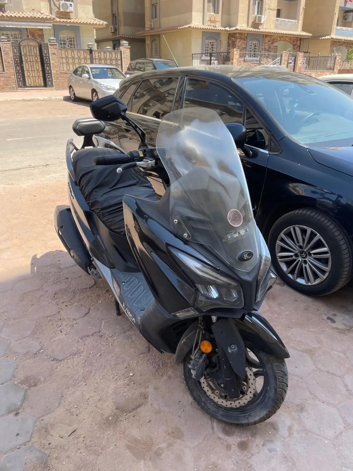 سكوتر للبيع بحالة ممتازة البيع لظروف طارئة