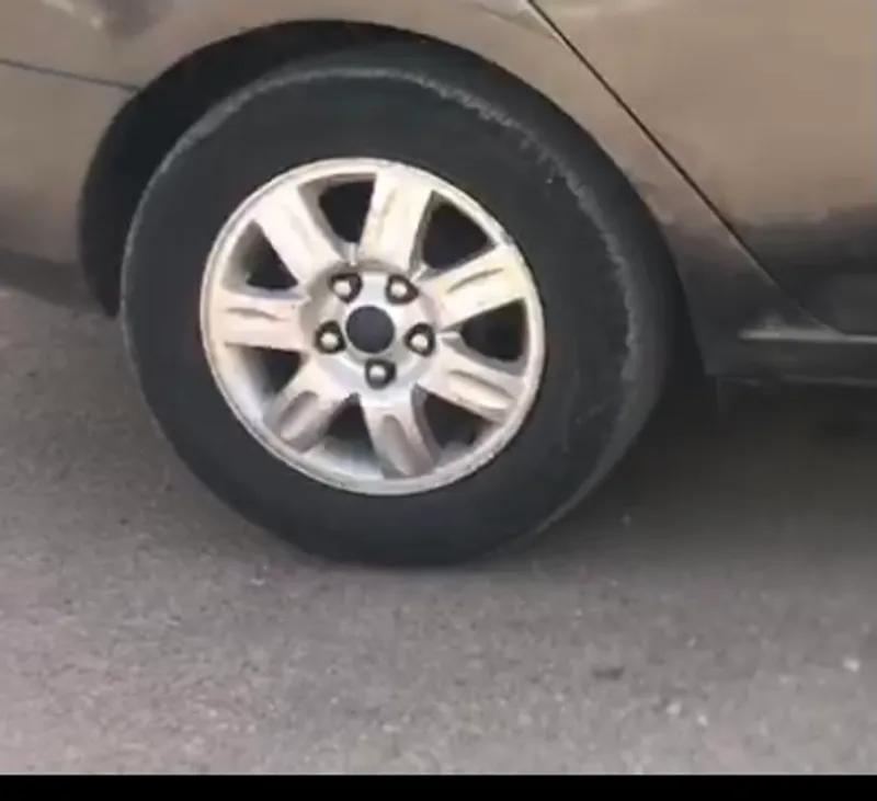 طقم جنوط كيا كارينز ٢٠١٠ حالة ممتازة للبيع