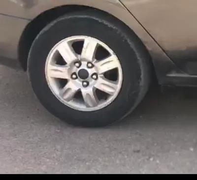 طقم جنوط كيا كارينز ٢٠١٠ حالة ممتازة للبيع