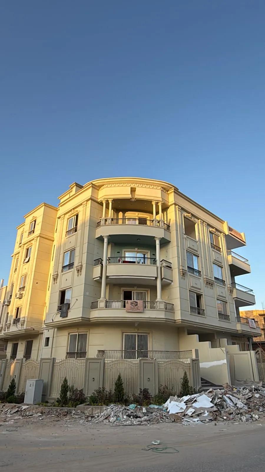 شقة بالحديقة