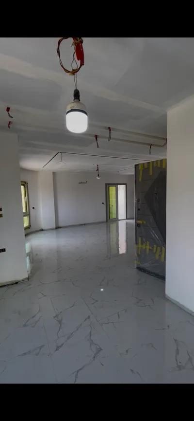 شقة للبيع في السياحية الاولى