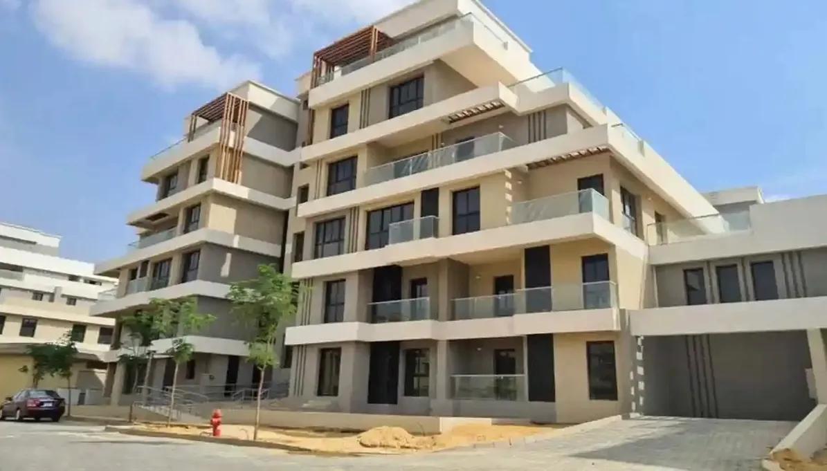 شقق طرح اول للبيع فيEast vale بمقدم واقساط ٥% علي ٩سنين