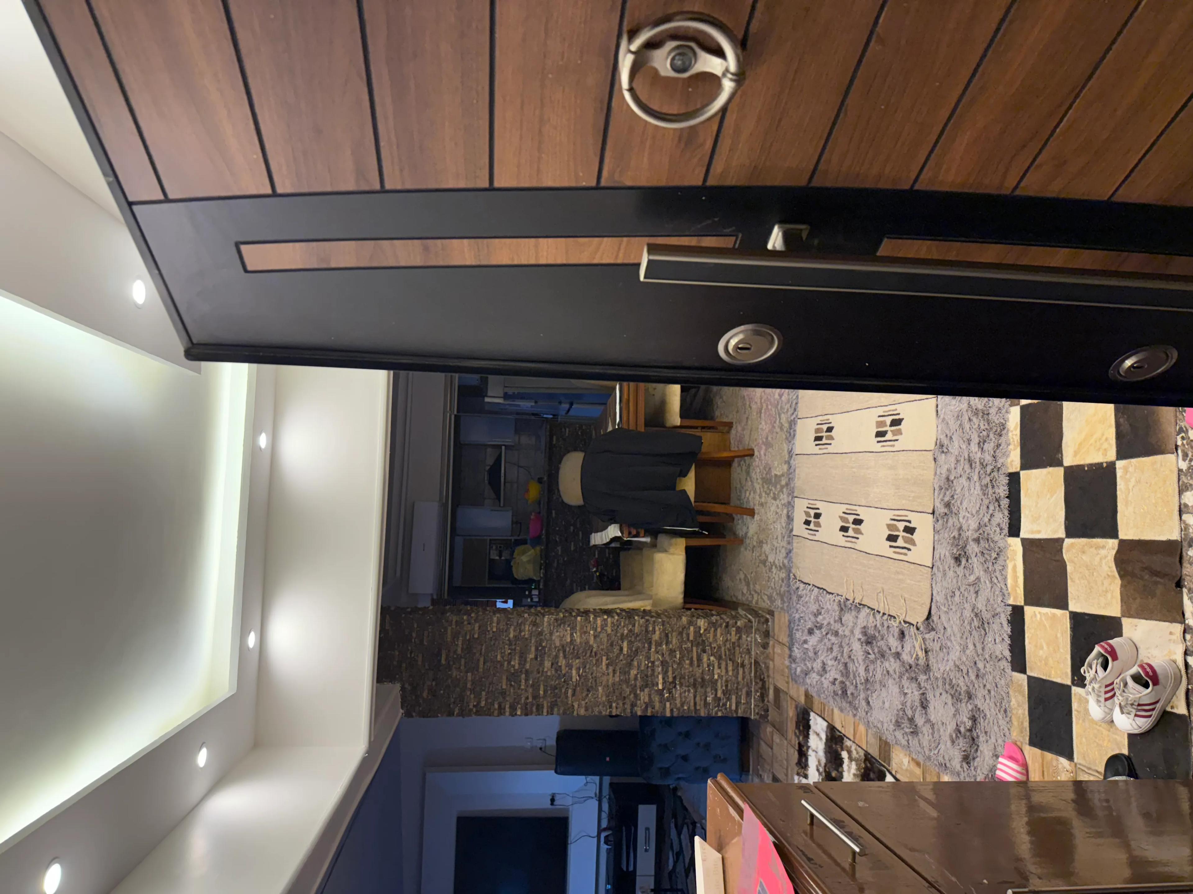 شقه مفروشه ٢٤٥ متر متشطبه سوبر لوكس مكيفه بالكامل واسمارت