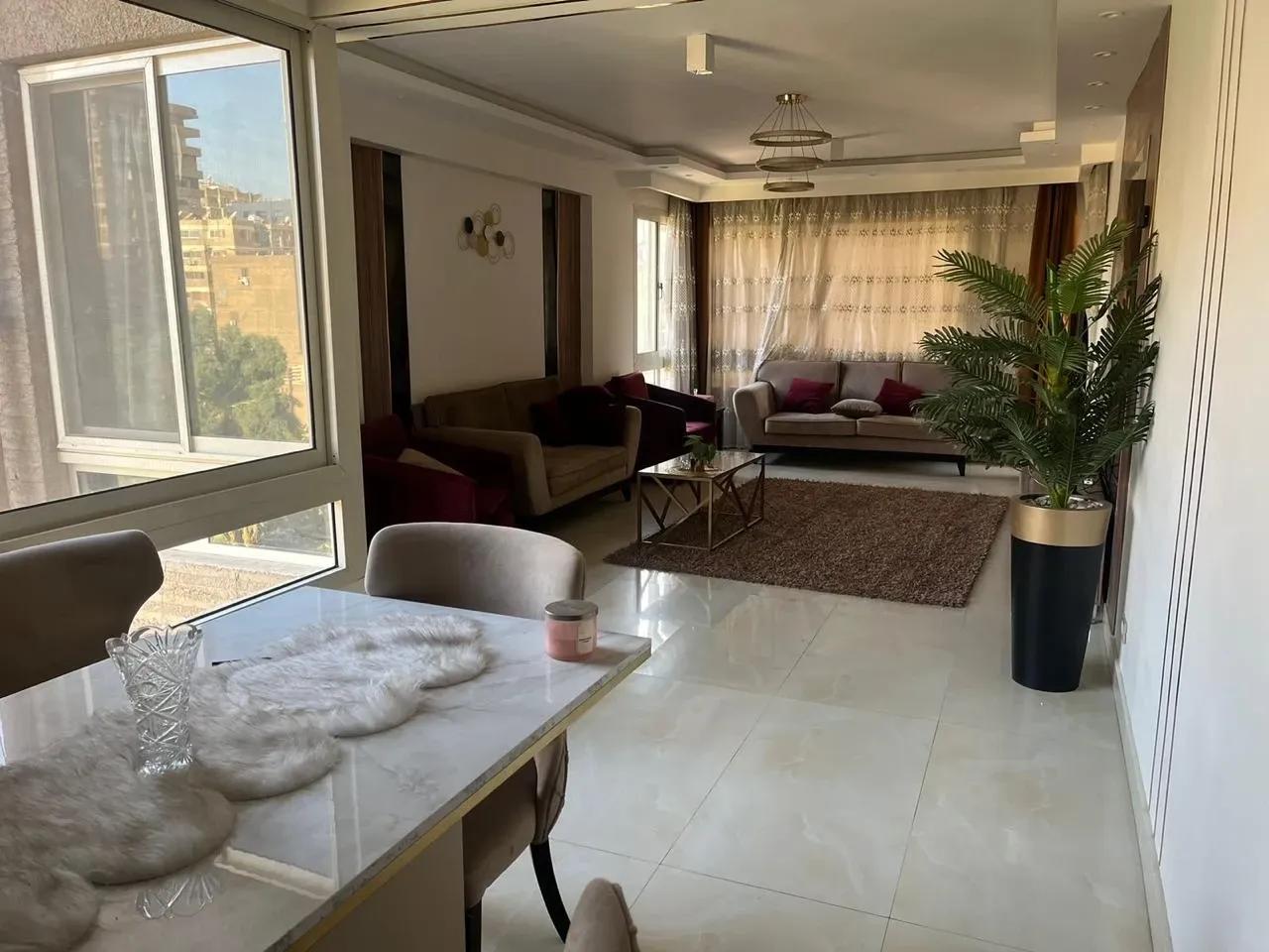 شقه للبيع بشارع عمر بن ربيعه شارع استوديو الاهرام المتفرع من