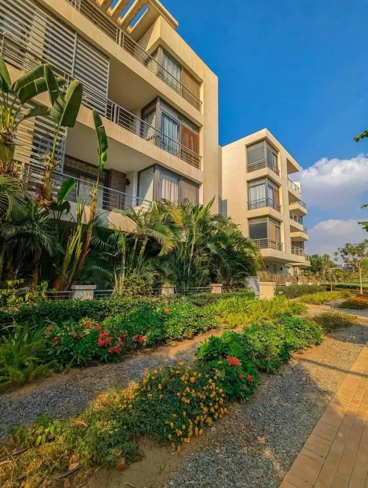 شقه للبيع في تاج سيتي المقدم:10%