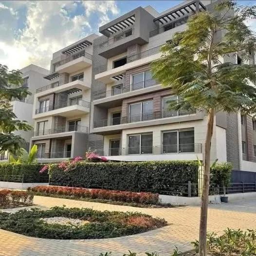 شقه للبيع بفيو لاجون في كمبوند تاج سيتي