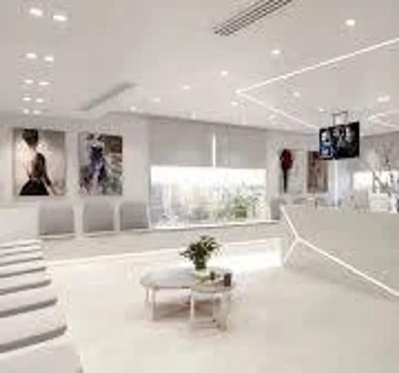 للبيع عياده استلام9شهور في القاهره الجديده قسط علي 4 سنين