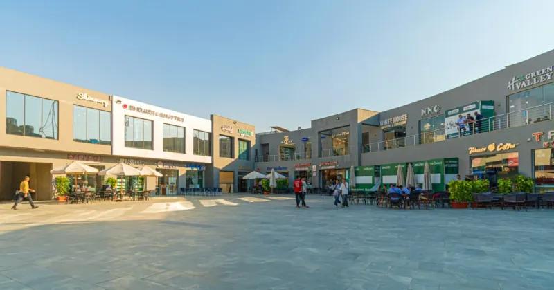 للبيع محل استلام فوري في التجمع الخامس متأجرب23,000جم