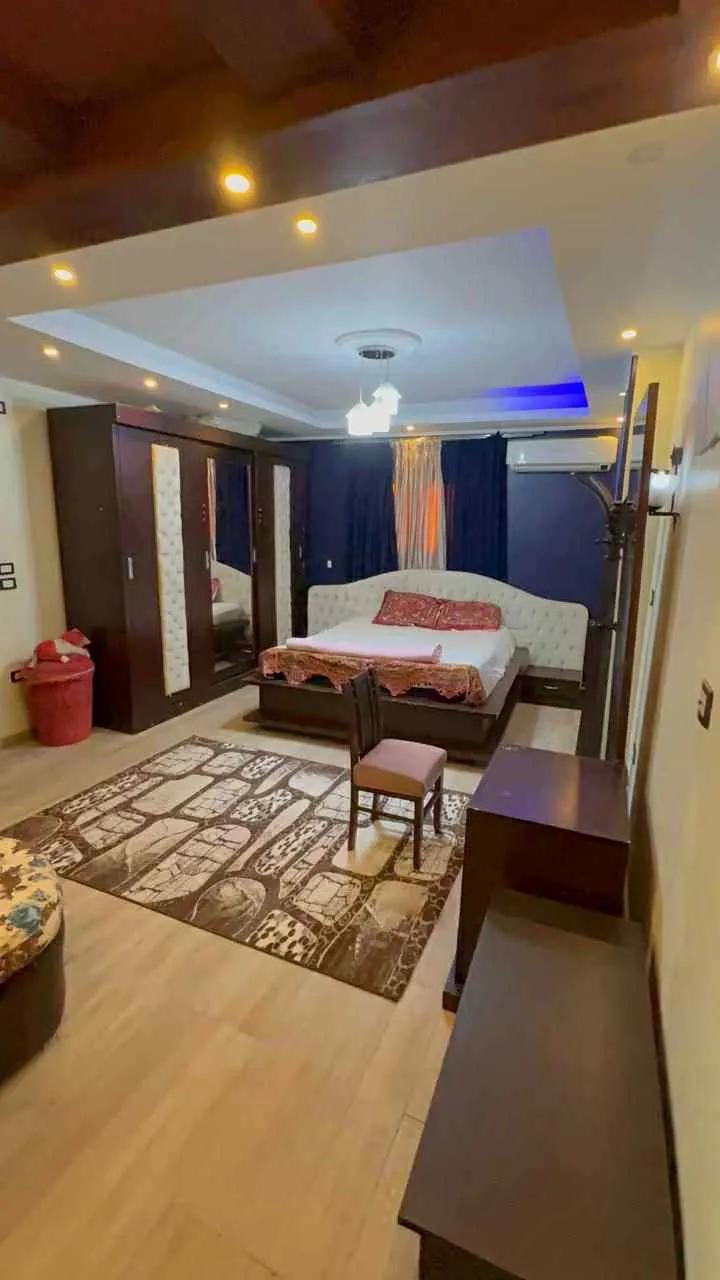 شقه بحدائق الاهرام بالفرش والأجهزه