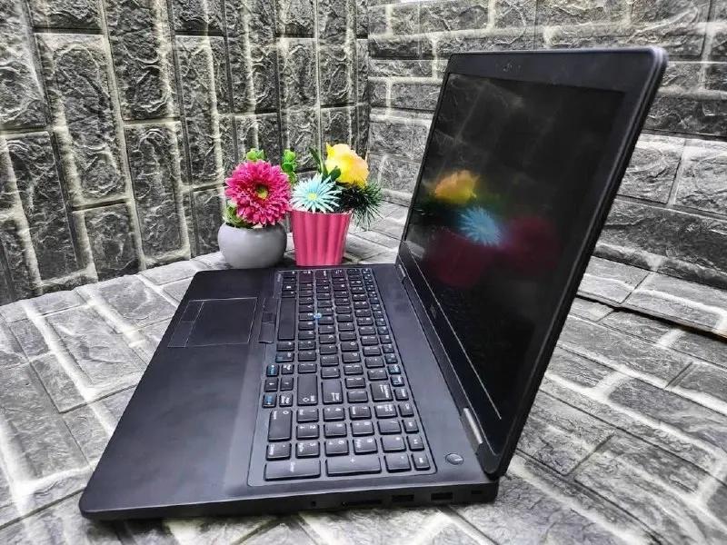 Dell PRECISION 3520 HQ I5 GEN 7HQجيل سابع بشاشات