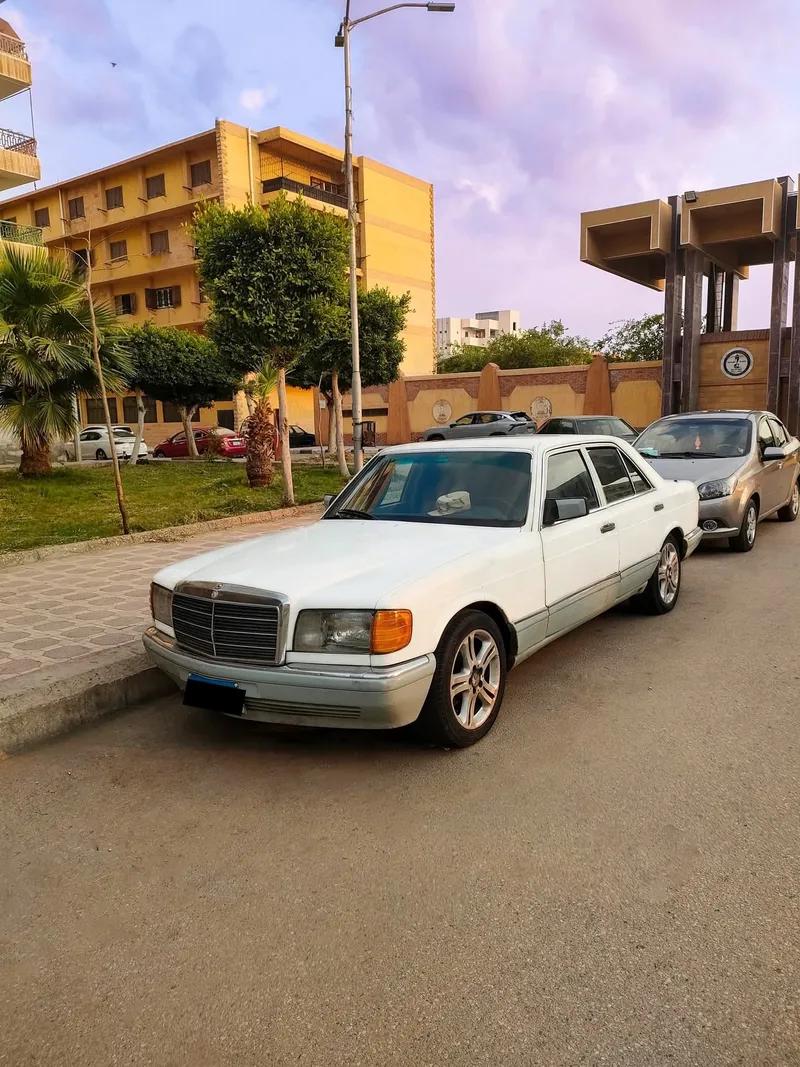 مرسيدس بنز أخرى 1986