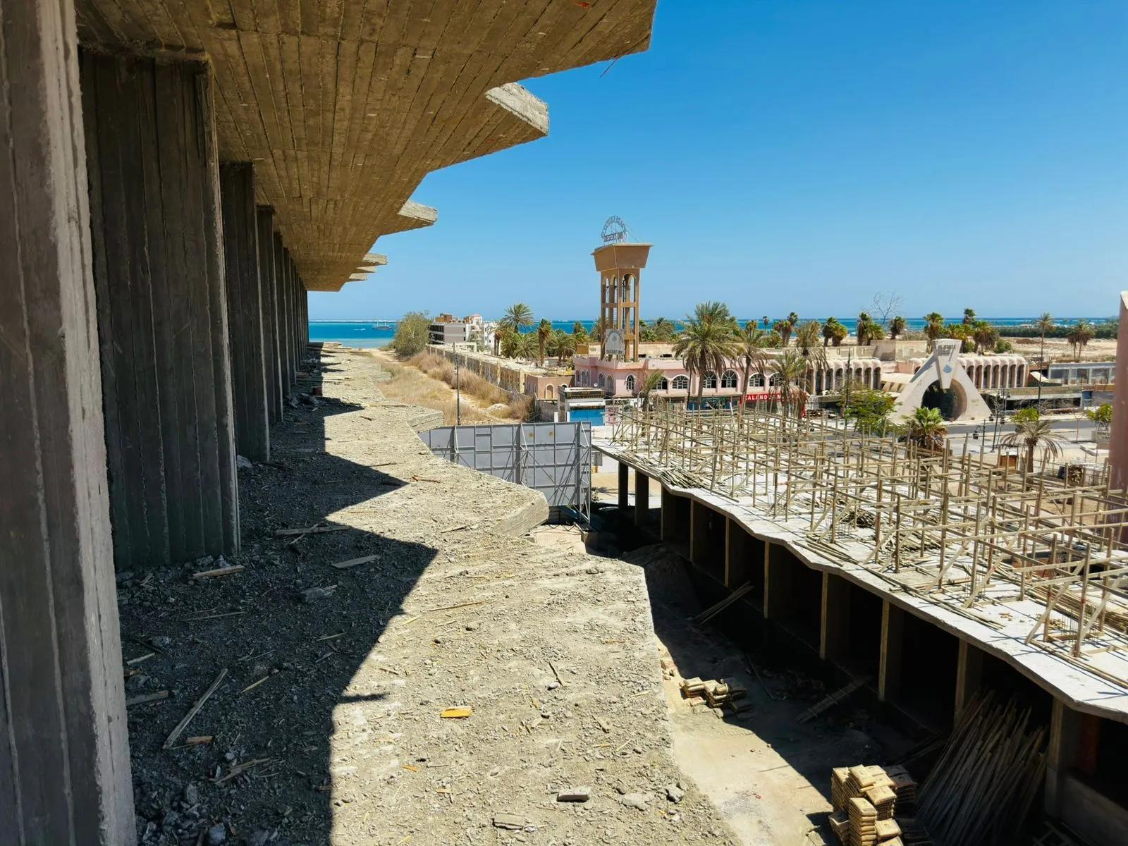 شقة 88م بإطلالة على المسبح في قلب الغردقة