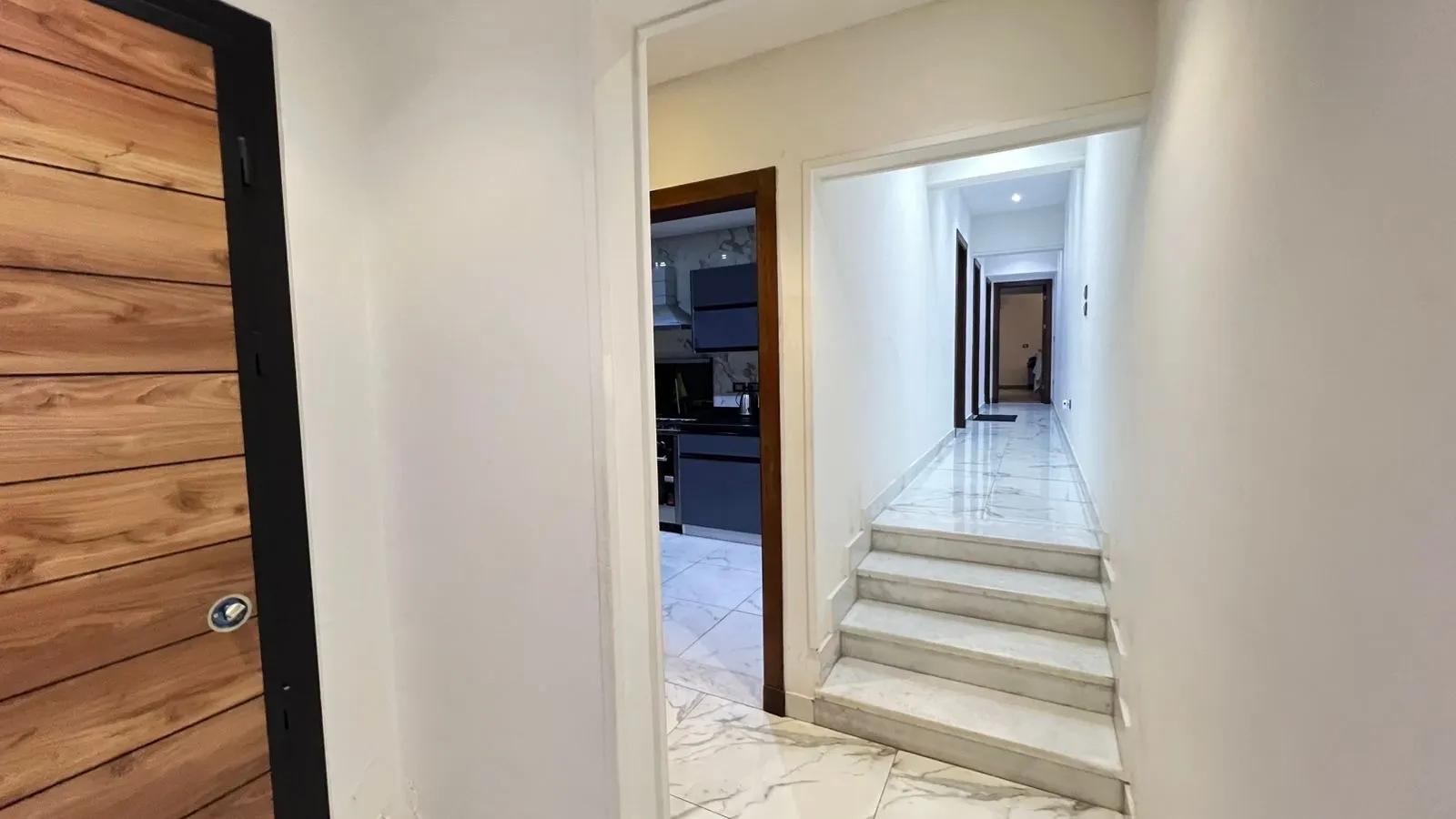 شقه للبيع بالفرش