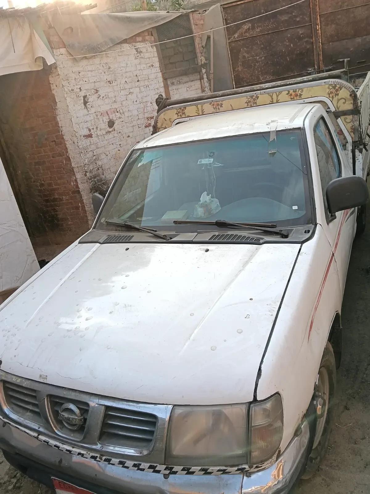 سيارة نيسان 2007 مطلوب 300 الف