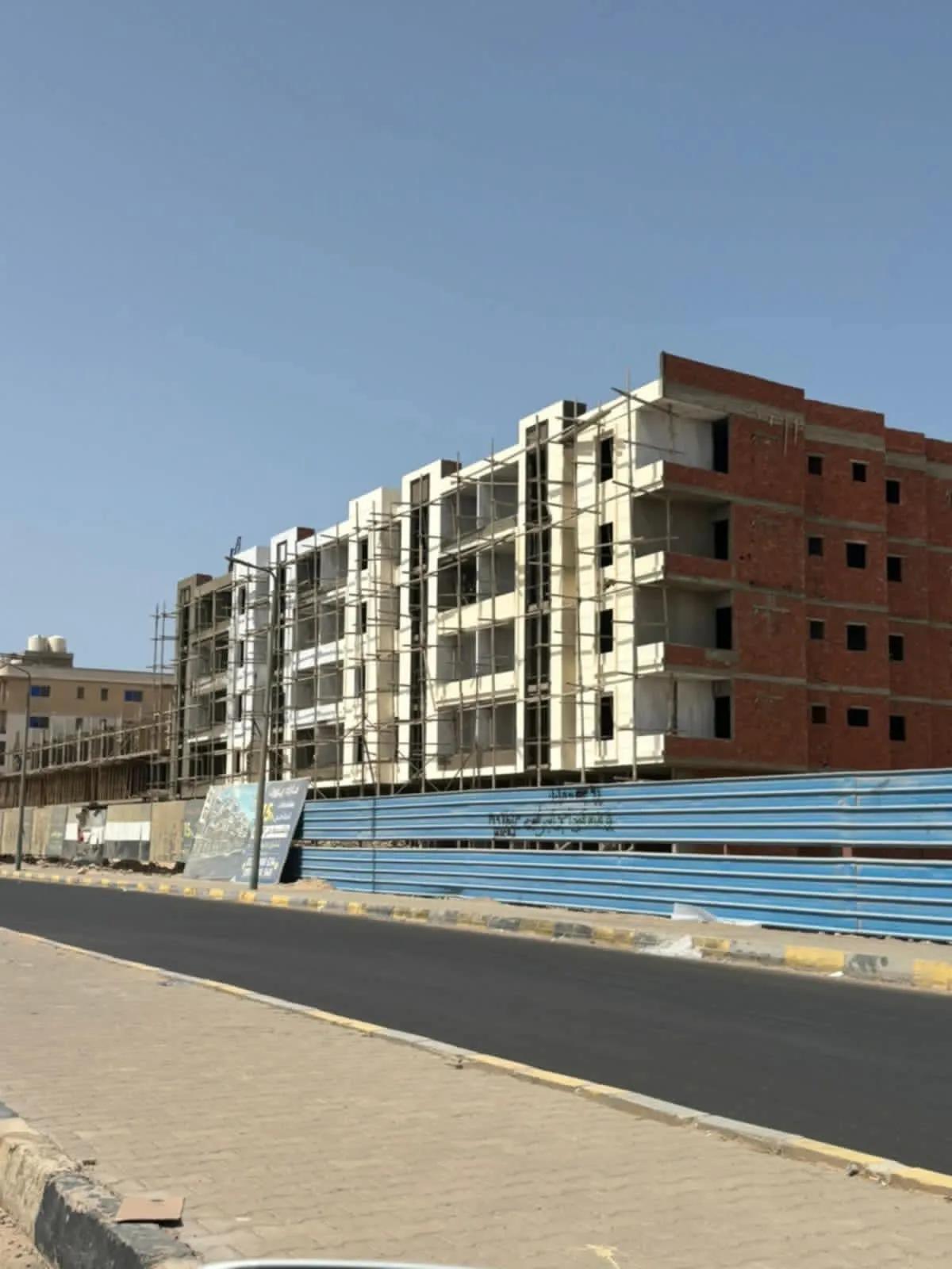 فرصة استثمارية ذهبية في قلب الغردقة صيدلية للبيع في كمبوند MARK RESO