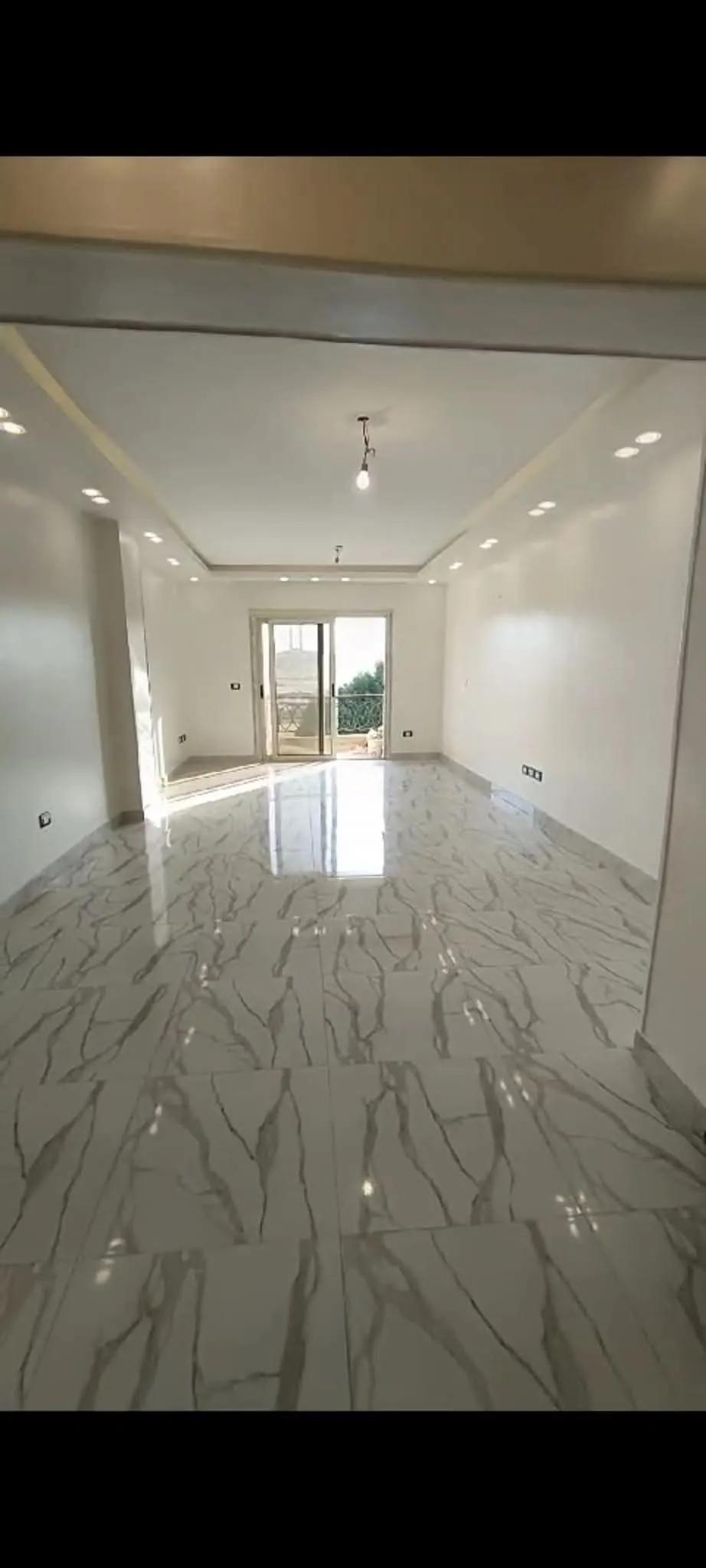 للبيع بكمبوند الخمائل الشيخ زايد شقه 143 متر سوبر لوكس فيو المحور