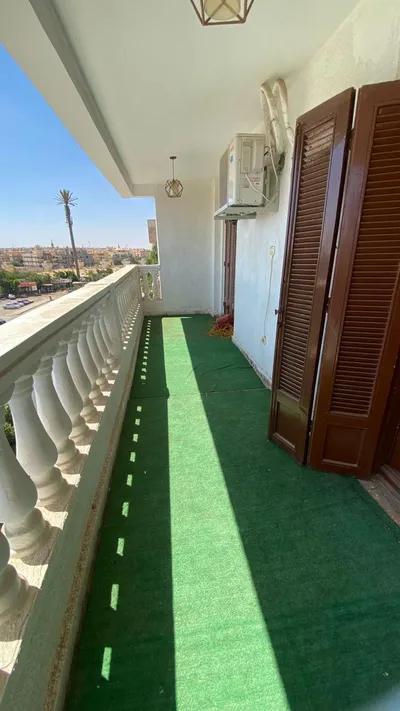 شقه 230متر +الصطح سعر لقطه في الحي المتميز مدينه 6اكتوبر في الحي المتميز, 6 أكتوبر, الجيزة - 5,000,500 جنيه