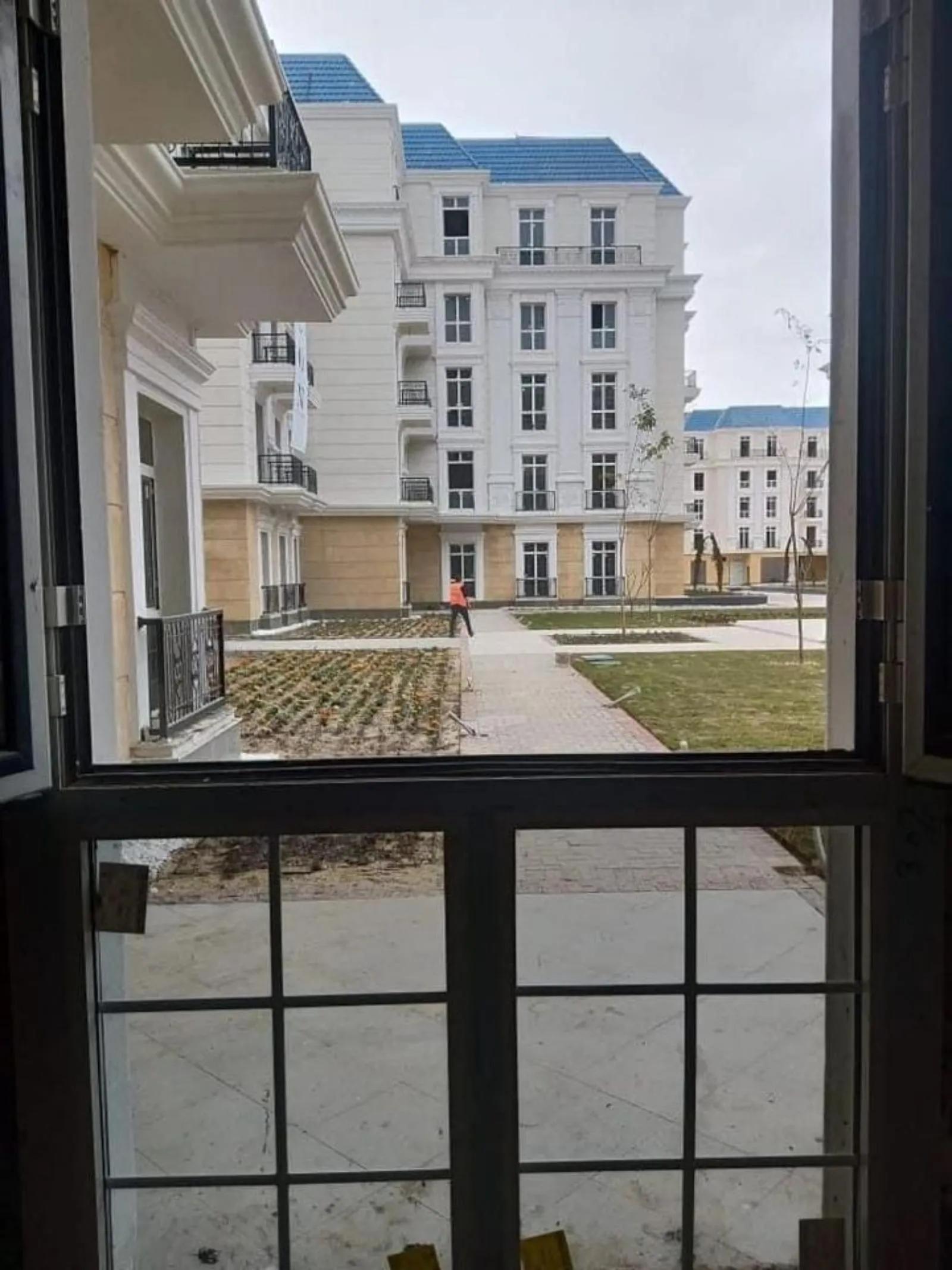 شقة للبيع في الحي اللاتيني العلمين الجديدة 3 غرف تشطيب الترا سوبر لوكس