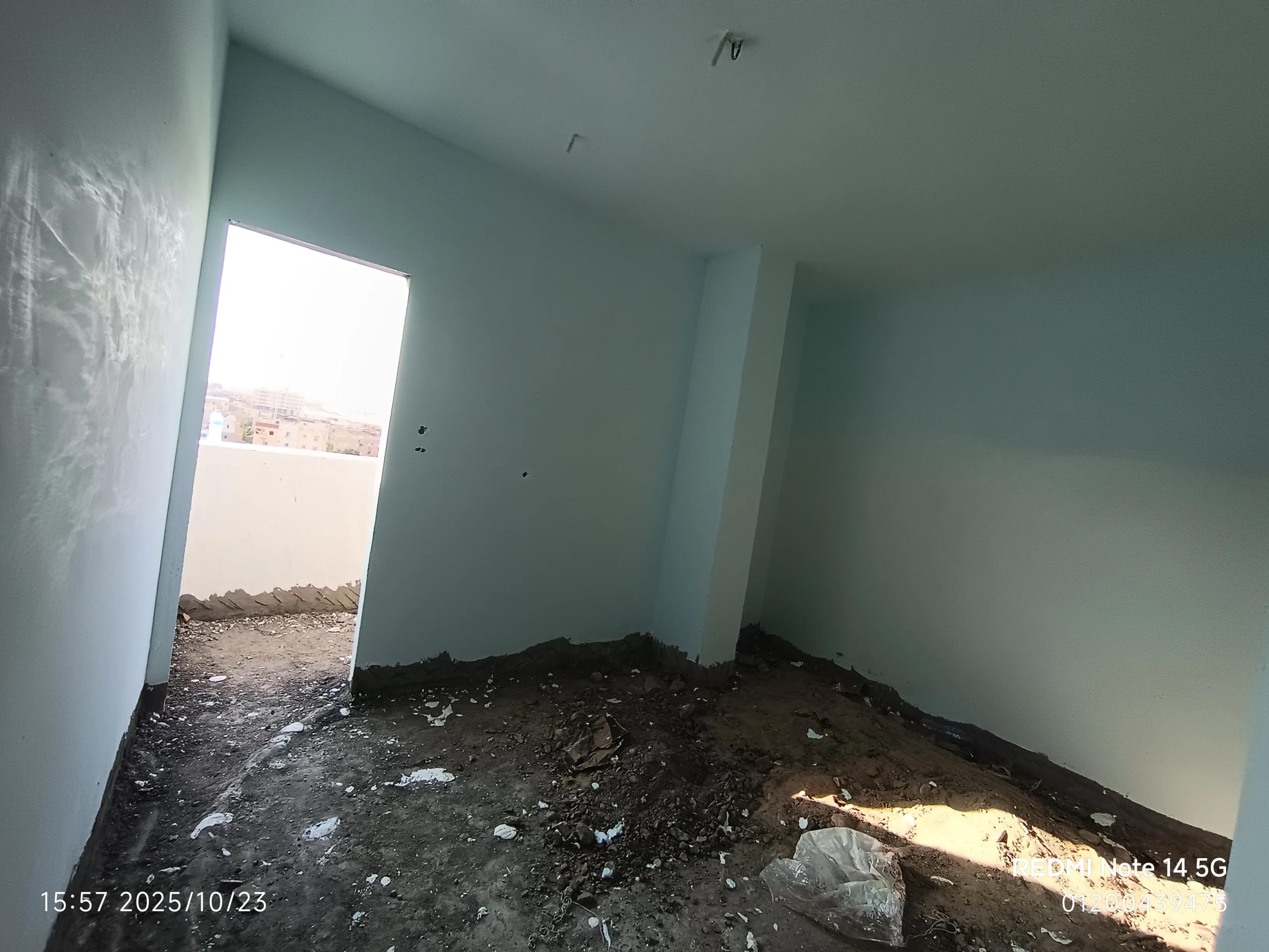 استديو للبيع55متر ف الشيراتون غرفه وصاله وبلكونه ع الروف نص