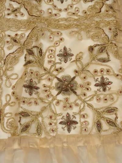 مفرش سرير للعرايس كالجديد تماما في الزقازيق, الشرقية - 1,500 EGP