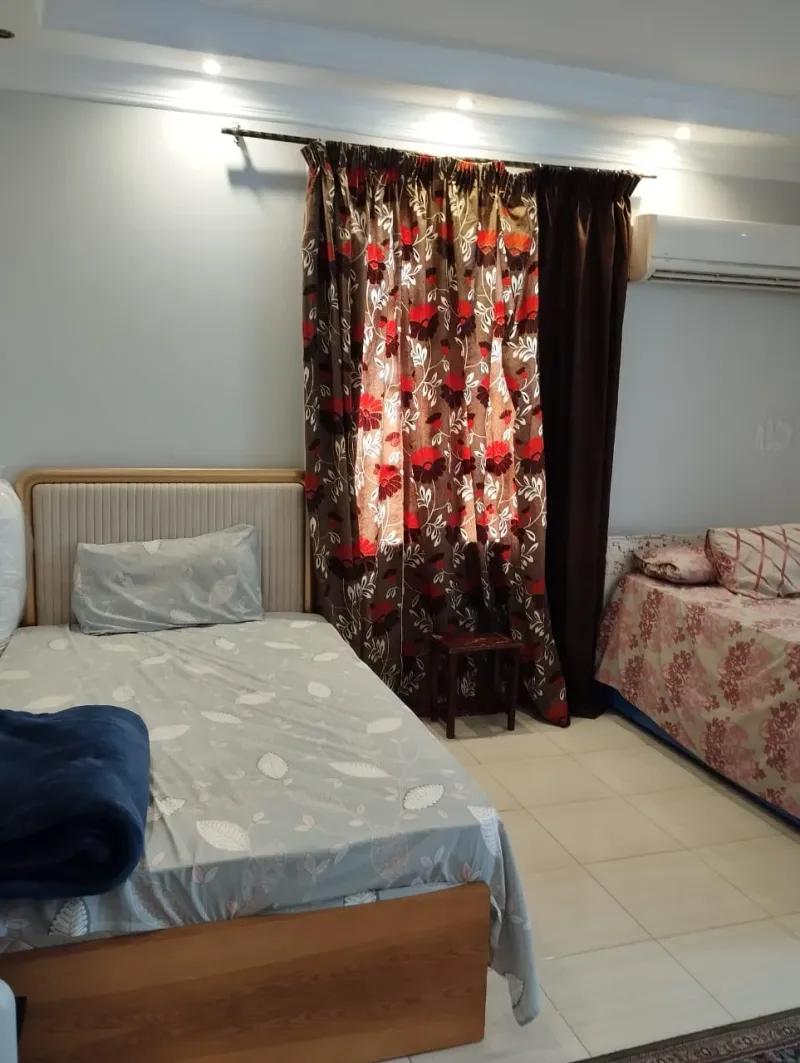 سرير فى غرفة دابل بنات في زهراء المعادى, القاهرة - 4,000 EGP