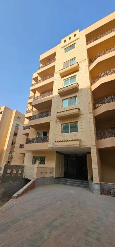 شقة للايجار بكمبوند جاردن سيتي حدائق اكتوبر في طريق الحي الايطالي, حدائق أكتوبر, 6 أكتوبر, الجيزة - 11,000 جنيه