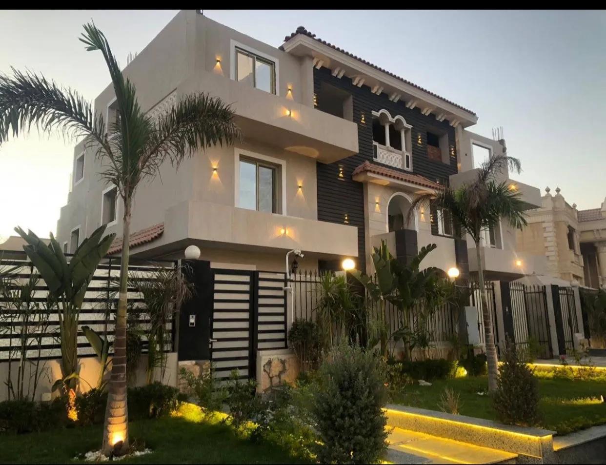 شقق في الحي التاسع المجاورة الرابعه الشيخ زايد دور اول و دور ارضي